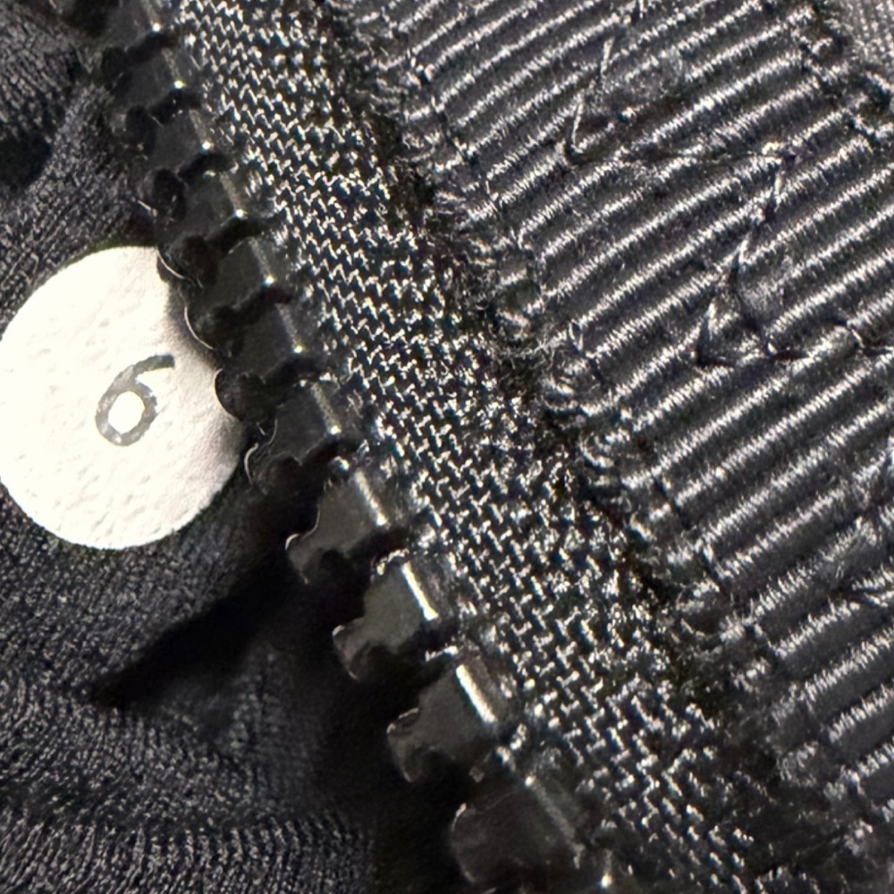 Lululemon Run: Bandit Jacket Reflective - Picture 15 of 16